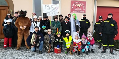 OSP Pustków: Wodzenie niedźwiedzia