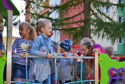 Plac zabaw przy Szkole Podstawowej nr 3 w Ozimku oddany do użytku