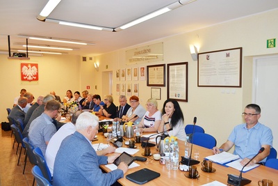 LV Sesja Rady Miejskiej w Ozimku: Turystyka, drogi i sytuacja finansowa gminy