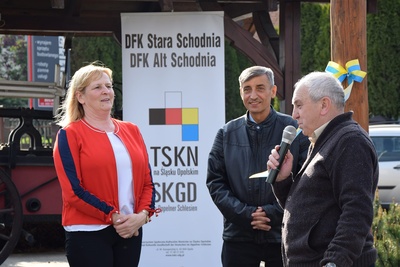 Spotkanie rodzinne w DFK Stara Schodnia: postawili drzewko majowe