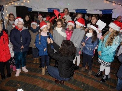 Tłumy na Jarmarku świątecznym  w Krasiejowie