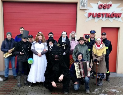 Wodzenie Niedźwiedzia w Pustkowie