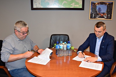 Podpisano umowę na zadanie pn. Przebudowa drogi dojazdowej do gruntów rolnych ul. Poliwodzkiej w Biestrzynniku i Michalońskiej w Dylakach
