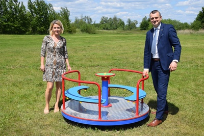 Marszałkowska Inicjatywa Sołecka: Antoniów z nowym urządzeniem zabawowym