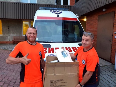 Nowe kombinezony ochronne dla ratowników medycznych