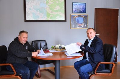 Umowy na budowę ul. Sosnowej w Szczedrzyku oraz ul. Rzecznej w Schodni podpisane