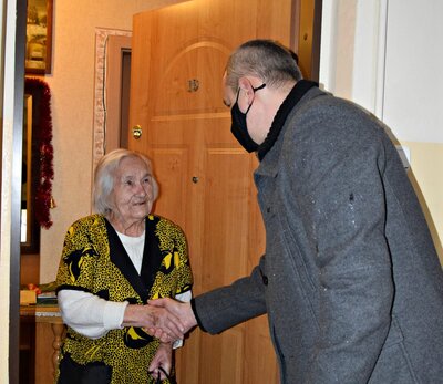 Świąteczne paczki dla kombatantów z Gminy Ozimek