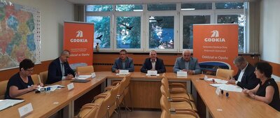 Podpisano porozumienie na budowę ścieżek pieszo rowerowych wzdłuż DK 46 na odcinkach Ozimek - Grodziec i Dębska Kuźnia – Schodnia