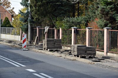Trwa remont chodnika wzdłuż ul. Wyzwolenia w Ozimku