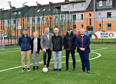 Remont nawierzchni sztucznego boiska trawiastego na kompleksie boisk Orlik w Ozimku zakończony