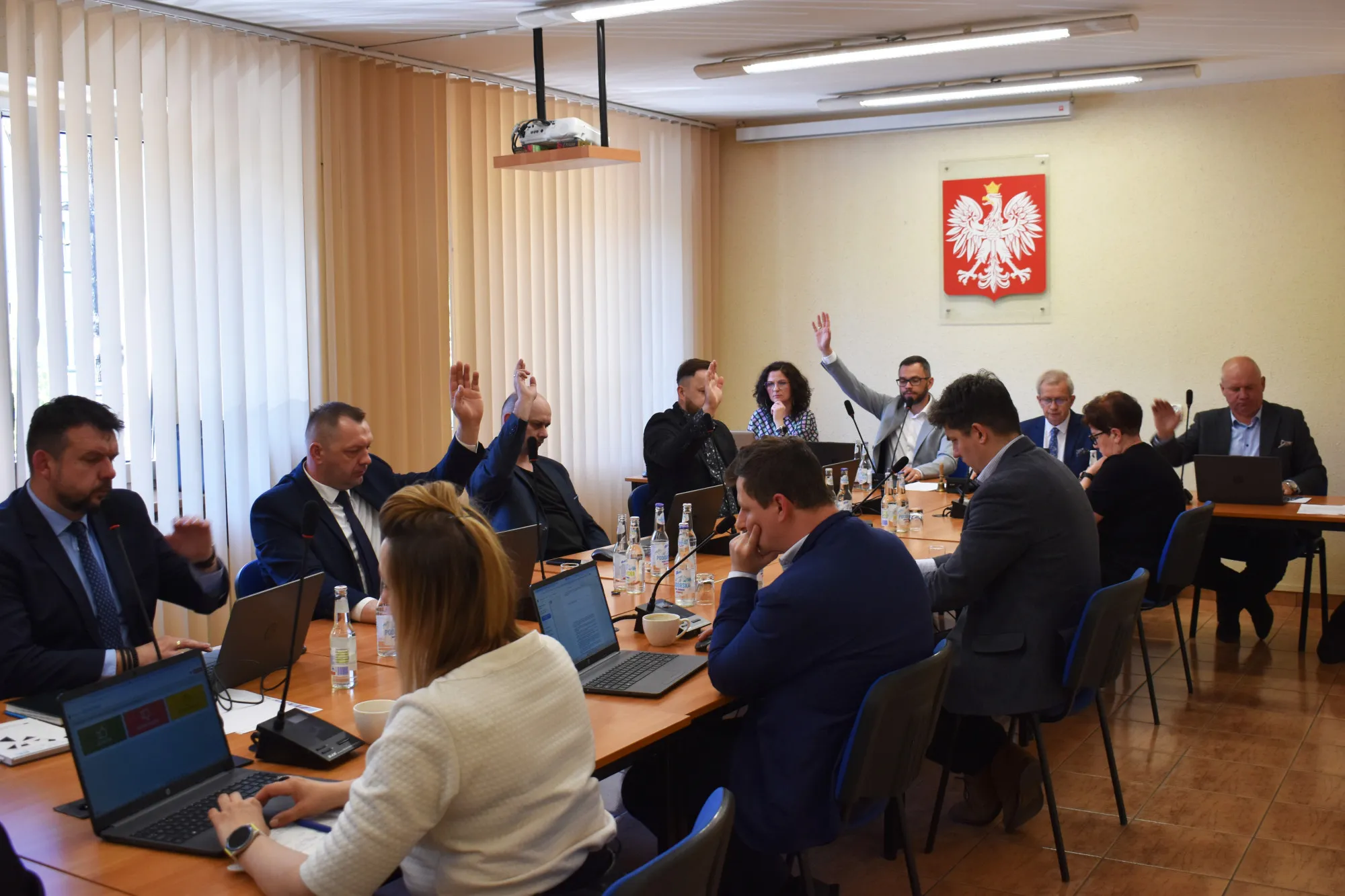 Radni o budżecie, mieszkaniach i drogach - sesja Rady Miejskiej w Ozimku