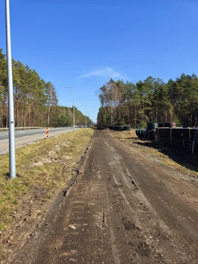 Trwają prace nad budową ścieżki pieszo-rowerowej
