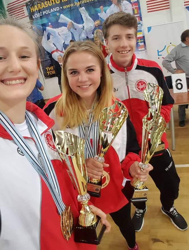 Selfie  Karateków z Trofeami