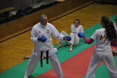 Sensei Harast podczas prezentacji ćwiczenia