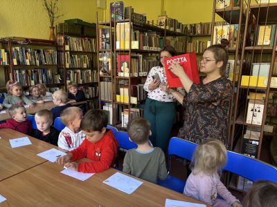 Jedyneczka na zajęciach z okazji Dnia Poczty Polskiej