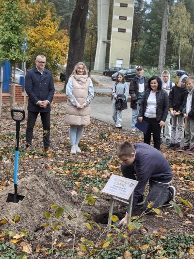 KAPSUŁA CZASU zakopana na 100 lat