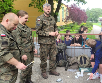 Edukacja z wojskiem w murach Trójki