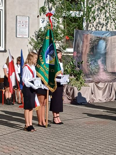 Nadanie sztandaru Szkole Podstawowej im. Jana Brzechwy w Antoniowie
